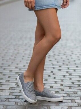 Steve Madden Gray Quilted Fashion Sneakers Slip-On Shoes Size 6